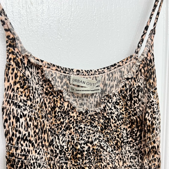 UO Sophie Ruched Cropped Tank Top - Picture 2 of 3